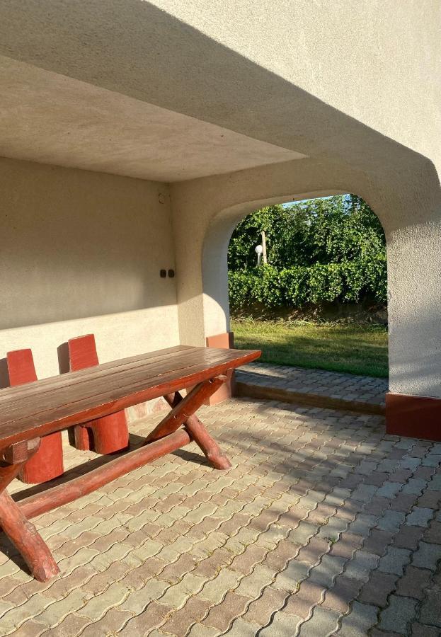 Töreki 34 Vendégház Siófok Esterno foto