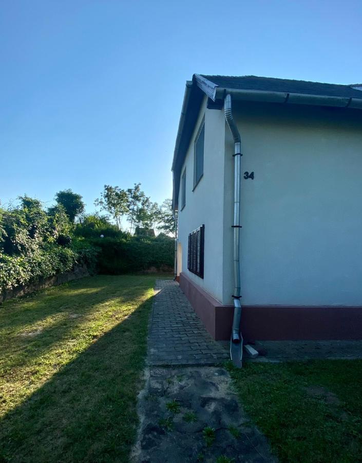 Töreki 34 Vendégház Siófok Esterno foto